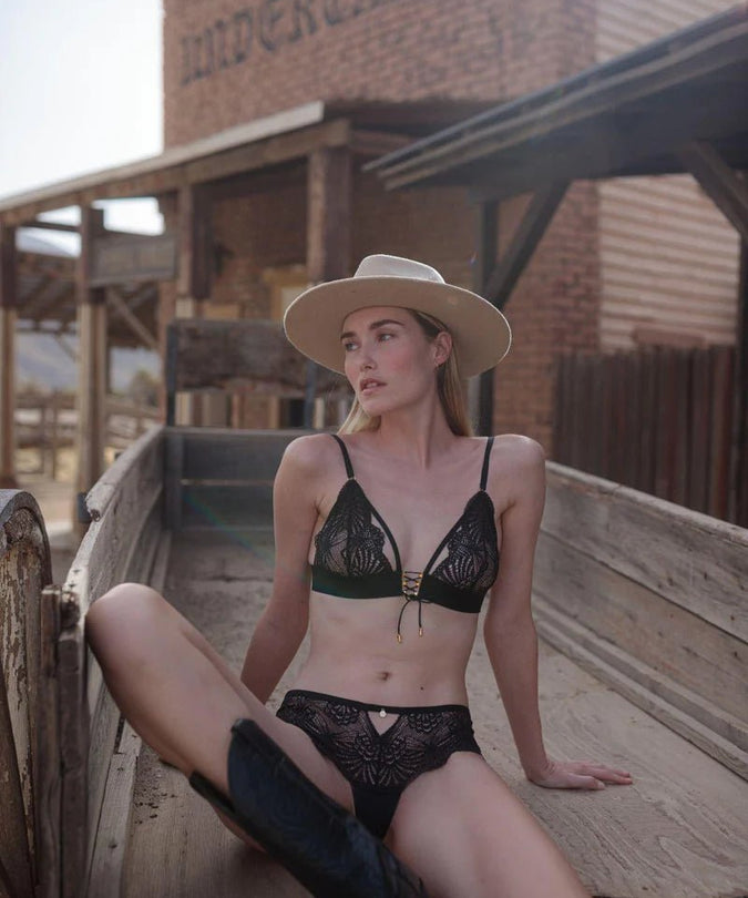 Atelier Amour Enlace Moi Triangle Bra - Black - Pleasurements