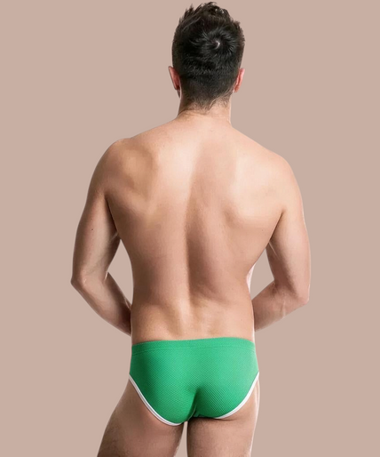 Man draagt een groene BURN 022 slip van Pleasurements met witte randen, voor een stijlvolle en comfortabele look.