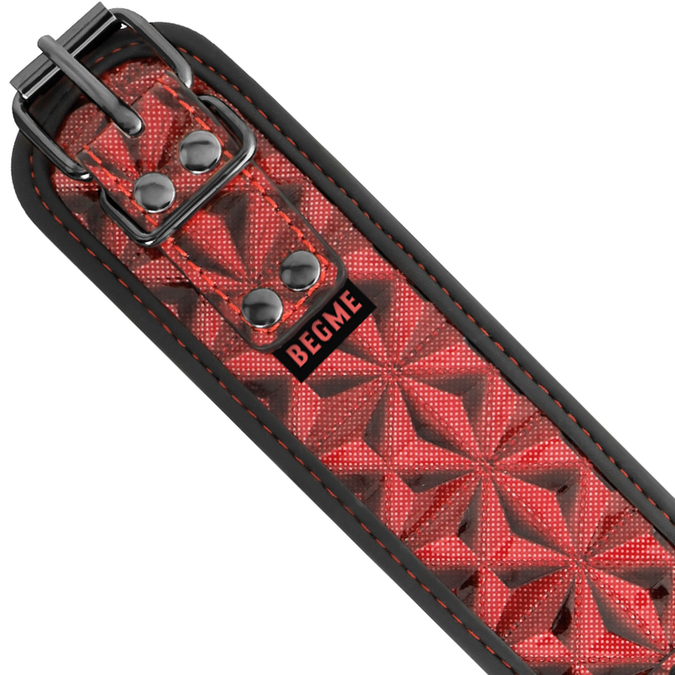 BEGME - RODE EDITIE HALSBAND MET NIPPELKLEMMEN MET NEOPREEN VOERING