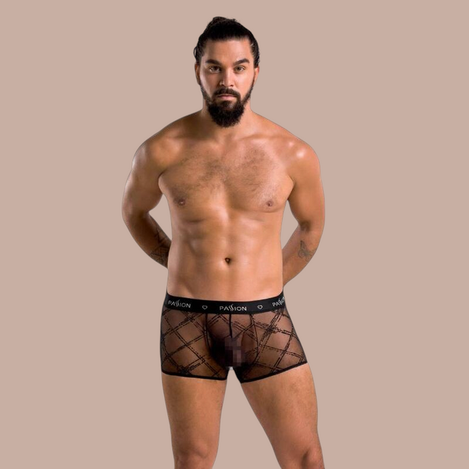 Pleasurements Passion 032 Shorts James in zwart met een transparant ruitpatroon en elastische tailleband.