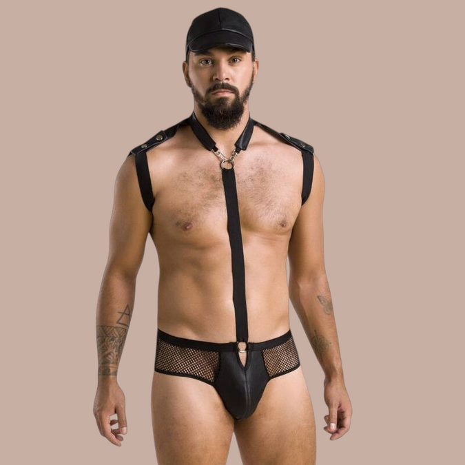 Pleasurements Passion 038 Set John zwart herenondergoed met harnas, mesh details en lederlook accenten