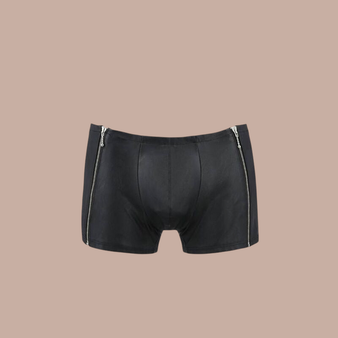 Pleasurements Passion 049 shorts in mat zwart met opvallende zilverkleurige ritssluitingen aan de zijkanten.