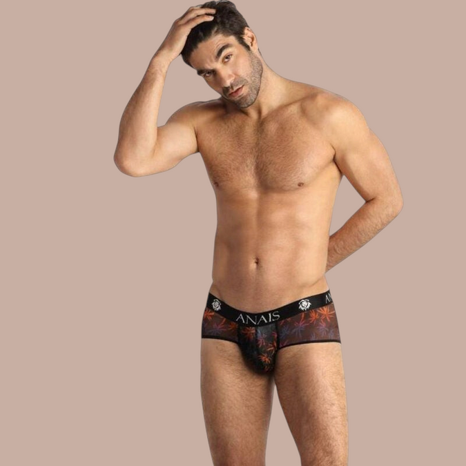 Pleasurements Anais Men Chill boxer brief met kleurrijk bladmotief en elastische tailleband gedragen door een model.