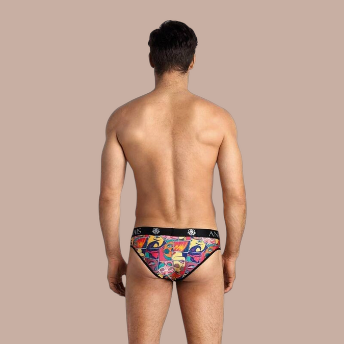 Achterkant van de Anais Men Comics Slip met kleurrijke stripboekprint en zwarte tailleband van Pleasurements