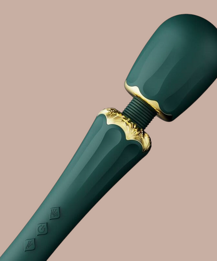 Pleasurements Zalo Kyro groene siliconen wandmassager met gouden details en verwisselbare opzetstukken