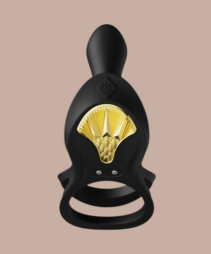 Pleasurements Zalo Bayek zwarte siliconen vibrerende koppelring met gouden Egyptisch geïnspireerd detail