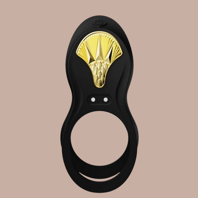 Pleasurements Zalo Bayek zwarte siliconen vibrerende koppelring met gouden Egyptisch geïnspireerd detail