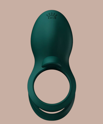 Pleasurements Zalo Bayek vibrerende koppelring in groen siliconen met gouden Egyptisch geïnspireerd detail.