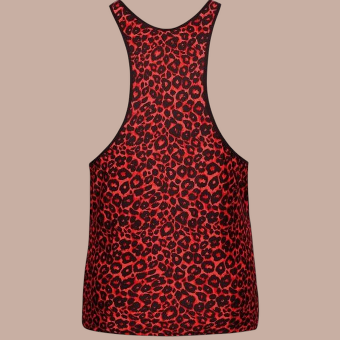 Pleasurements Anais Men Tribal Top met opvallend rood en zwart luipaardpatroon en racerback-ontwerp