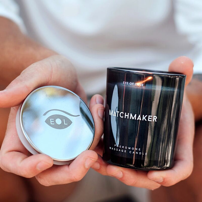 Eye Of Love – Matchmaker Schwarze Diamant Massagekerze Zieh Sie An 150 Ml