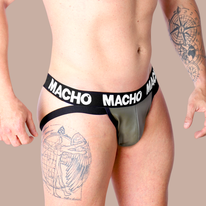 Pleasurements Macho Mx27gr jockstrap in grijsbeige imitatieleer met een elastische tailleband met Macho-logo