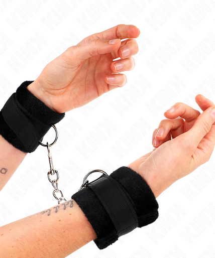 KINK - BEGINNER FUR HAND CUFFS BLACK 30 X 7 CM