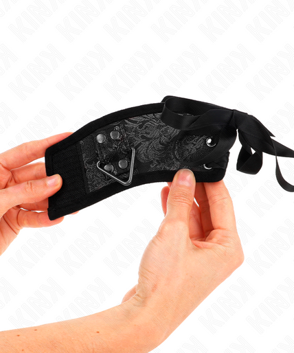 KINK - SCANDAL WRIST RESTRAINTS BLACK LACE DETAILS 24.5 CM X 6.5 CM