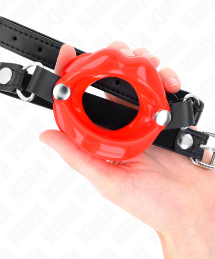 Kink – Lip 8 Cm Gag Met Rood Kunstleren Band 63 X 2 Cm Verstelbaar 39 – 58 Cm