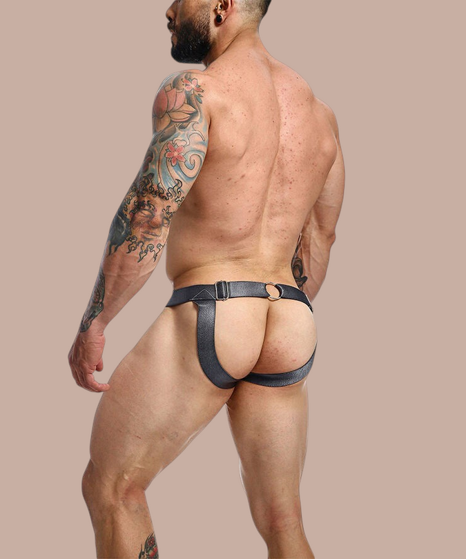 Pleasurements Mob Dngeon grijze lederen jockstrap met metalen ring en drukknoopsluiting voor een sensuele look.