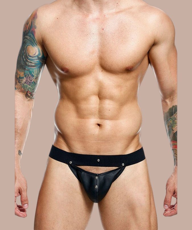 Pleasurements Mob Dngeon jockstrap in zwart leer en metaal met een verleidelijk ontwerp voor een zelfverzekerde look.