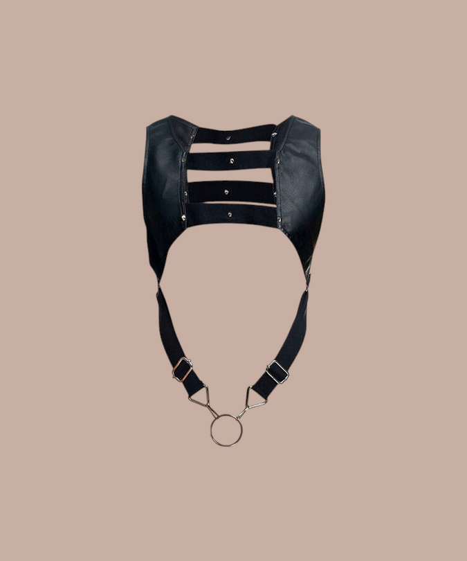 Pleasurements Mob Dngeon zwart lederen harnas met metalen ringen en verstelbare banden voor intiem gebruik