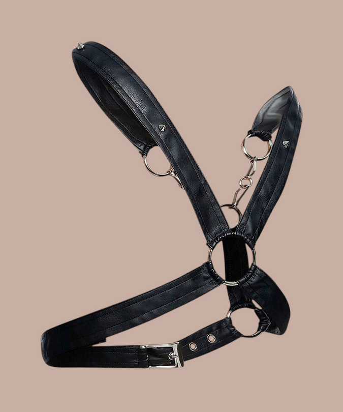 Pleasurements Mob Dngeon zwart lederen harnas met metalen kettingen en studs voor een verfijnde uitstraling.