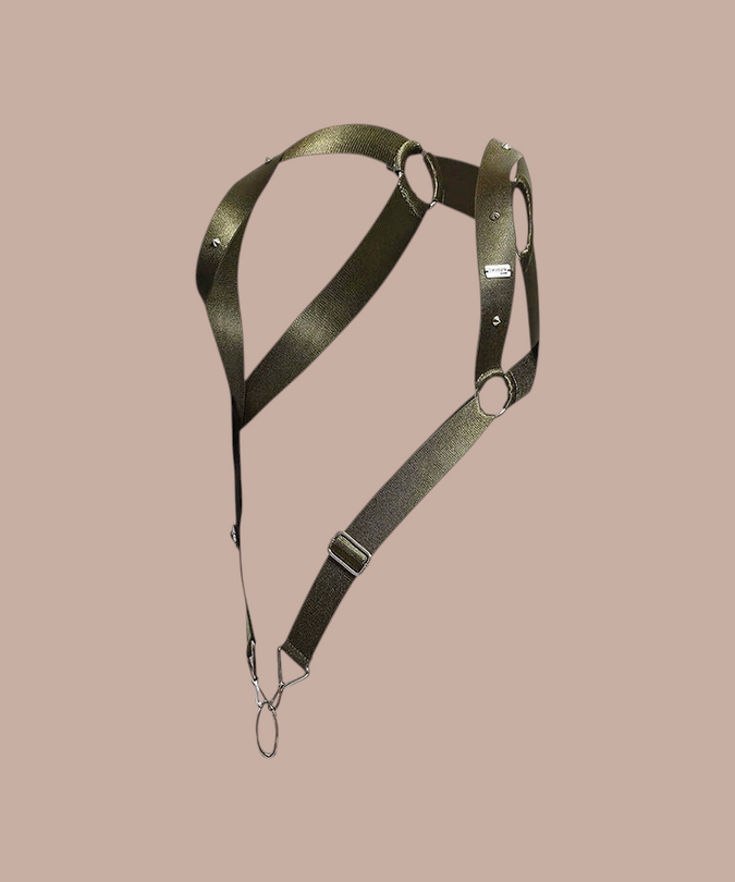 Pleasurements Mob Dngeon groen harnas met rechte rug, gemaakt van duurzaam materiaal met metalen ringen en details.