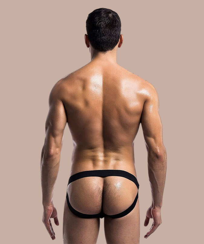 Pleasurements Mob zwarte fetish jockstrap zwemkleding gedragen door een man, rugaanzicht