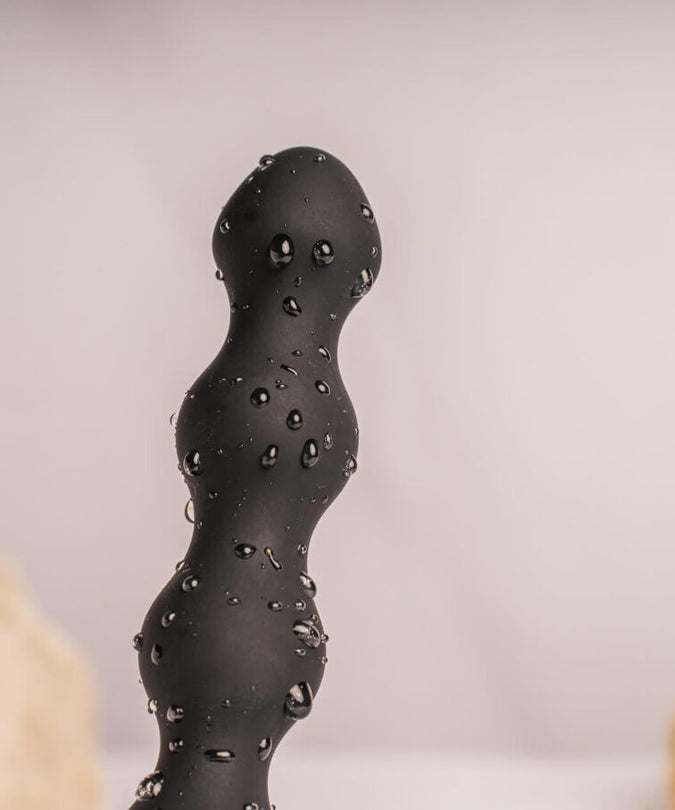 ROCKS- OFF - PETITE SENSATIONS PARELT JES ANAL PLUG VIBRATOR ZWART