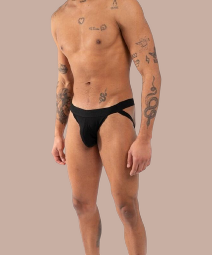 Pleasurements Burn 011 Double Black jockstrap met een strakke pasvorm voor een sensuele en zelfverzekerde uitstraling.
