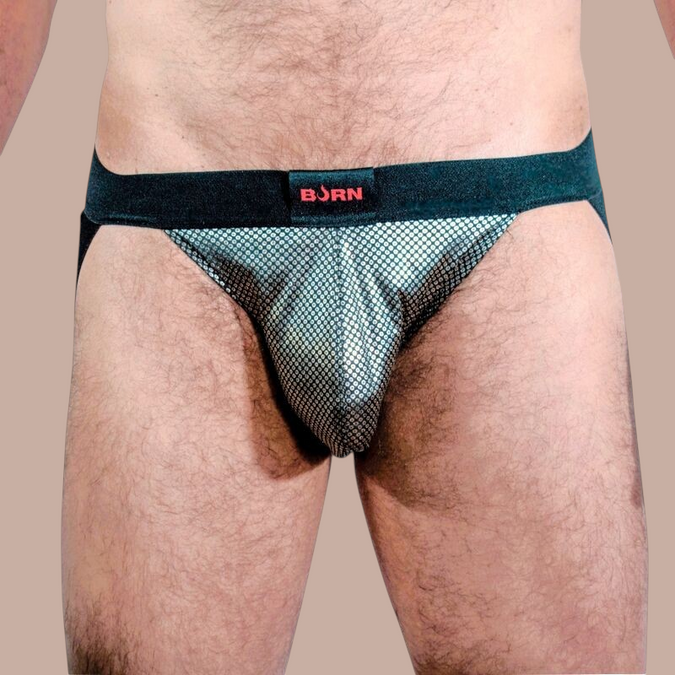 Pleasurements Burn 023 Jock Studio 54 jockstrap met zilverkleurige mesh-stof en zwarte elastische tailleband